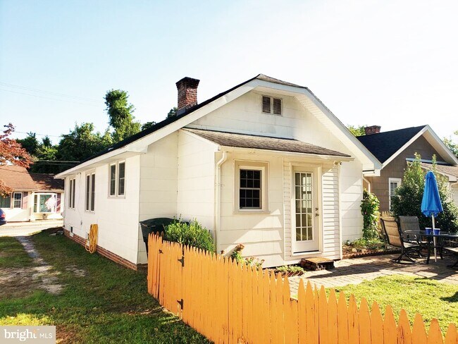 Building Photo - 306 Locust Terrace