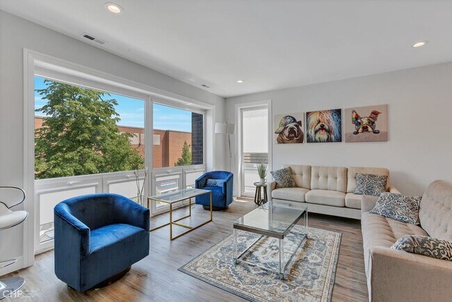 Foto del edificio - 2453 W Adams St