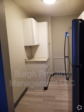 Building Photo - 634 Southcrest Dr