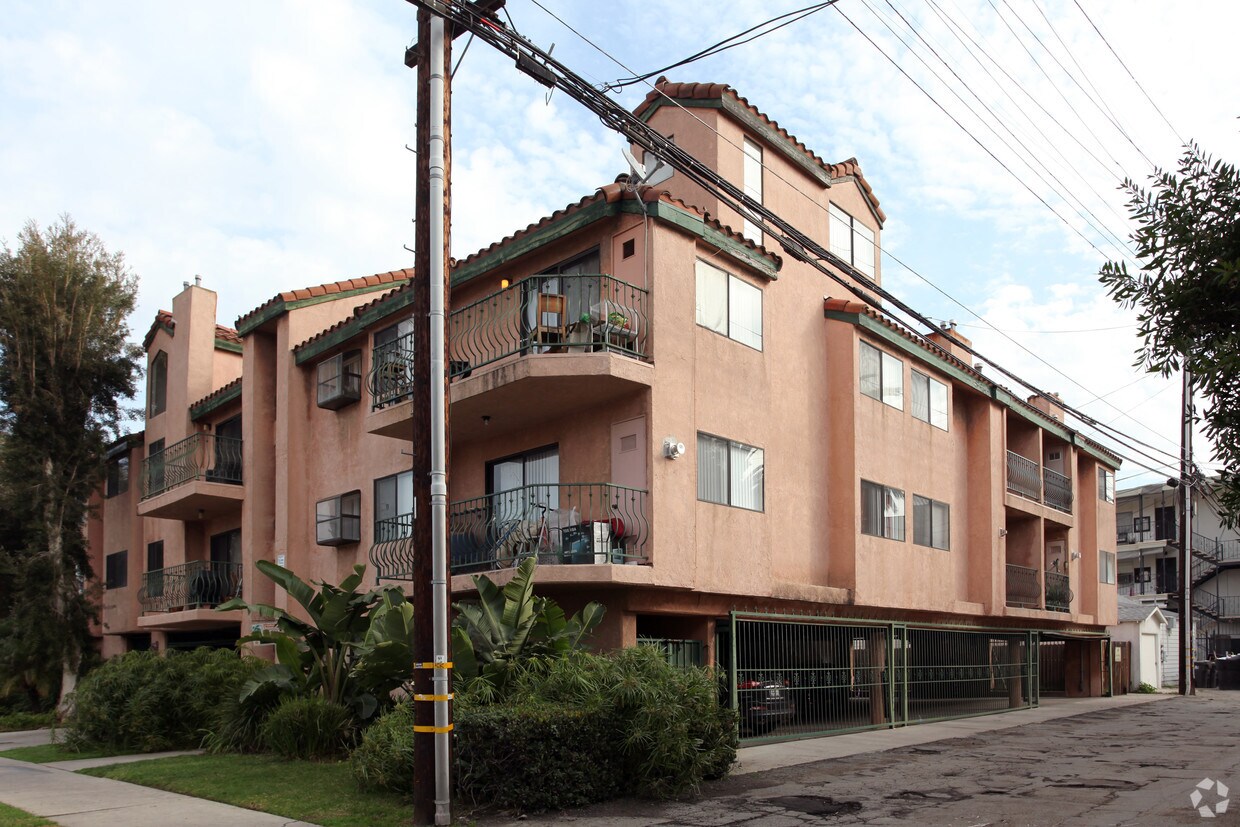Primary Photo - 28-36 Cerritos Ave