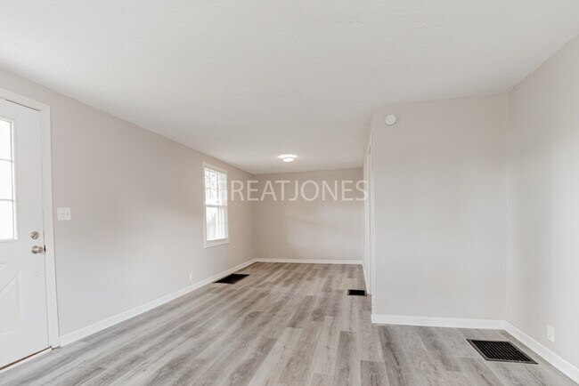 Foto del edificio - REDUCED!