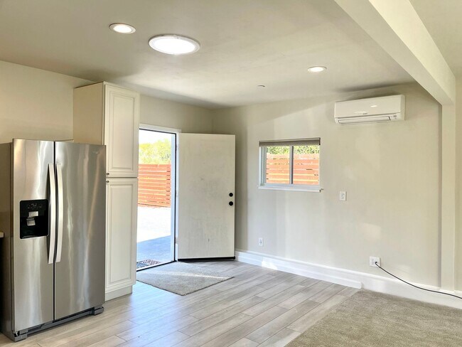 Foto del edificio - Efficient Studio In-Law unit located near downtown Forestville!