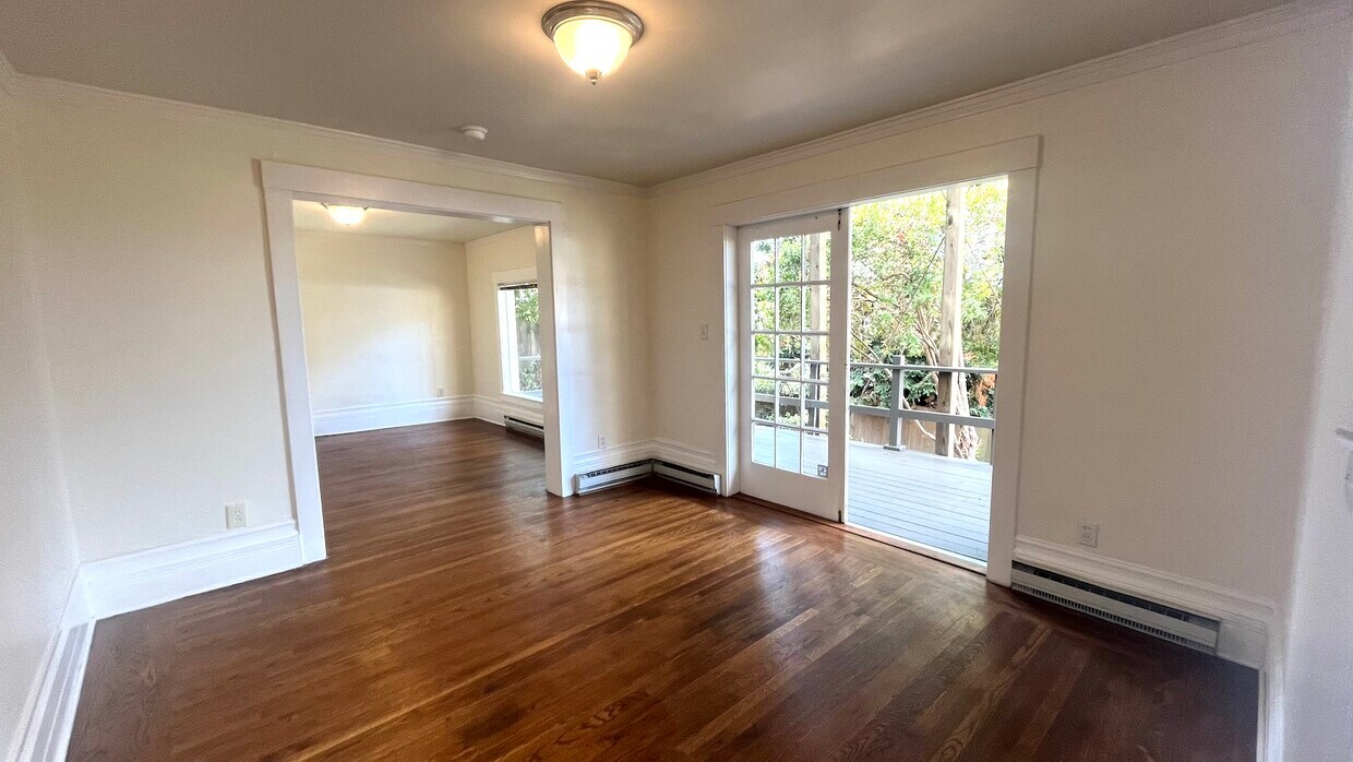 Living room - 429 Merritt Ave