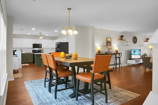 Building Photo - 124 Larkspur Dr