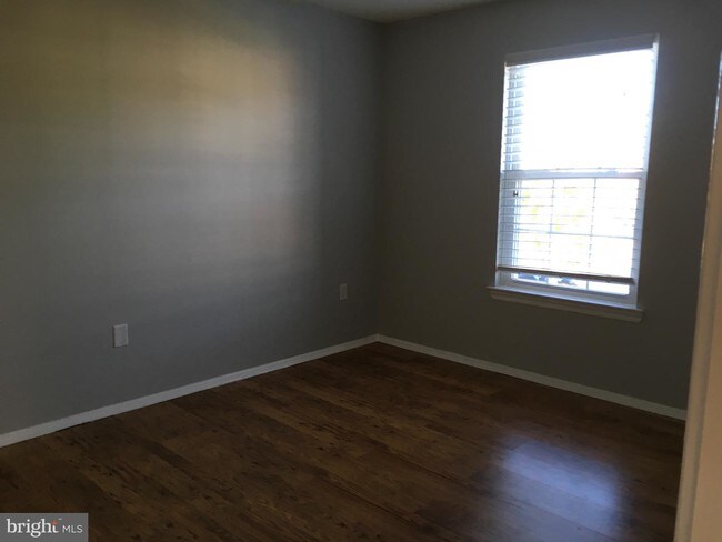 Building Photo - 64 Versailles Ct
