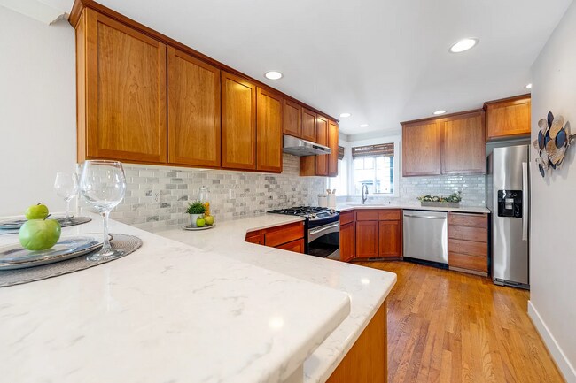 Foto del edificio - 1022 Taylor Ave N