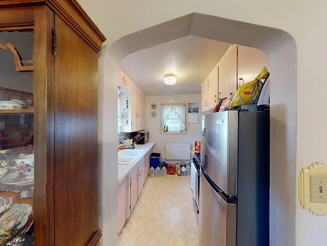 Building Photo - 430 Ulstad Ave