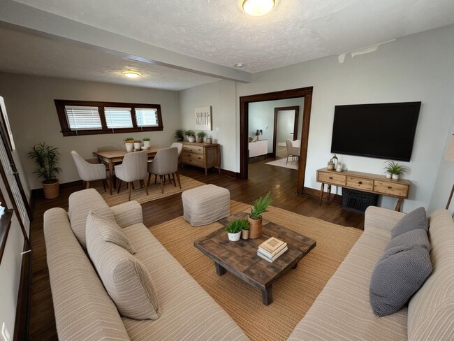 Building Photo - Fully Remodeled 3Bedroom House!