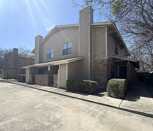 Foto del edificio - 3901 Hereford Ln