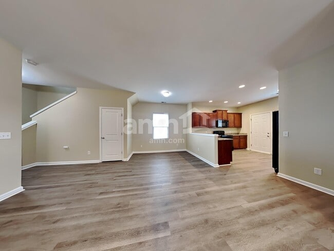 Foto del edificio - 350 Iveson Rd