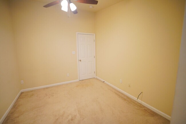 Foto del edificio - 859 W Brevard St