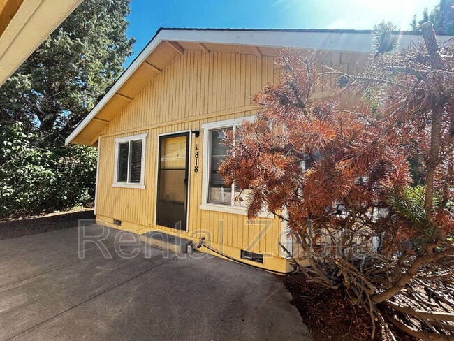 Foto del edificio - 1812-1818 NE Wichita Way