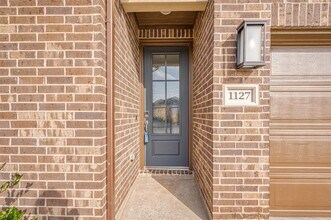 Building Photo - 1127 Sugar Dr