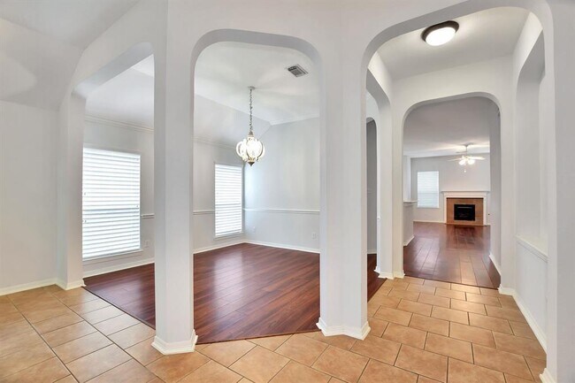 Foto del edificio - 419 Livingstone Ln