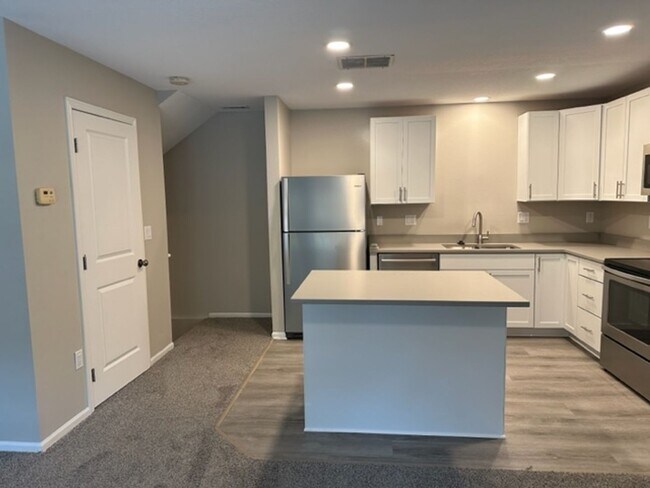 Foto del edificio - Newly renovated perfect 2 bedrom 2 bath to...