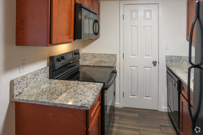 2 BR, 2 BA - 818 SQ FT - Melrose Apartments