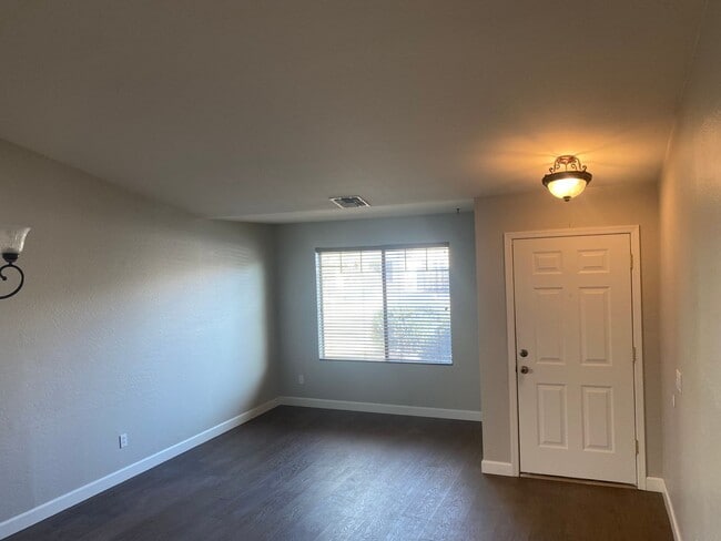Foto del edificio - 3 bed 2 bath