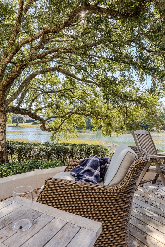 Building Photo - 345 Bradley Dr