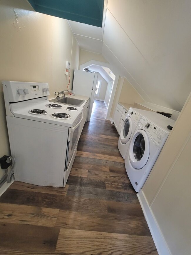 Photo - 826 Broadway Avenue J Apartment