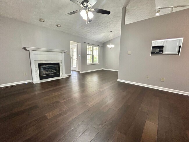 Foto del edificio - Beautiful 3 bedroom-plus bonus room-2 bath for rent!