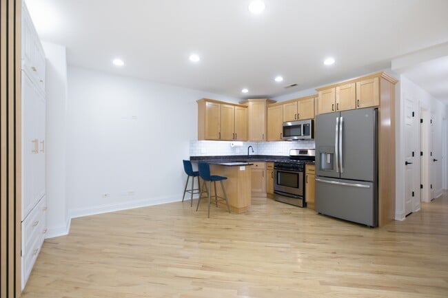 Building Photo - 2619 N Harding Ave