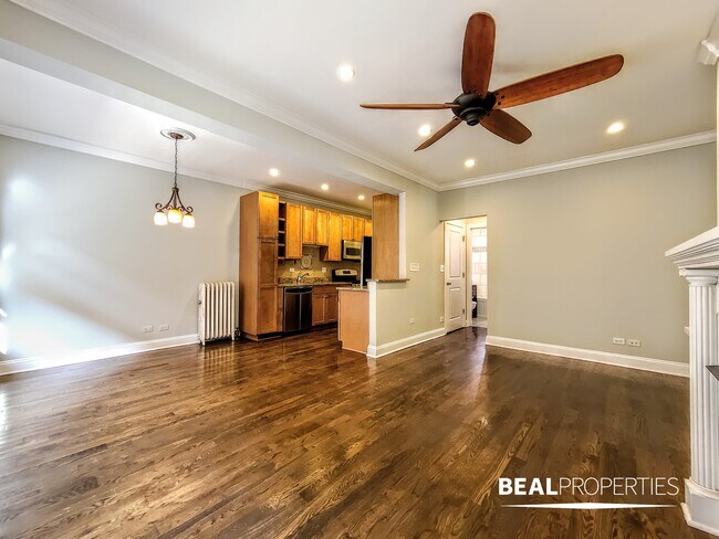 Foto del edificio - 744 W Addison St