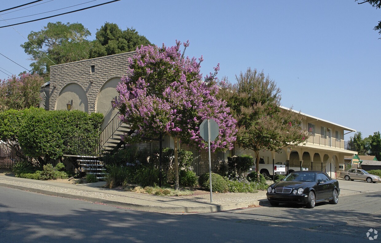 28402848 Castro St, Martinez, CA 94553 Apartments in Martinez, CA