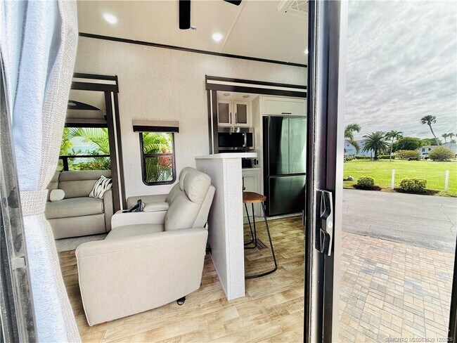 Foto del edificio - 10725 S Ocean Dr