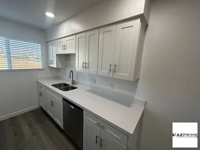 Building Photo - Single family residence