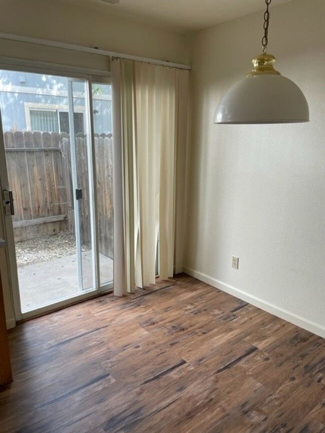 Building Photo - 4005 Pheasant Dr