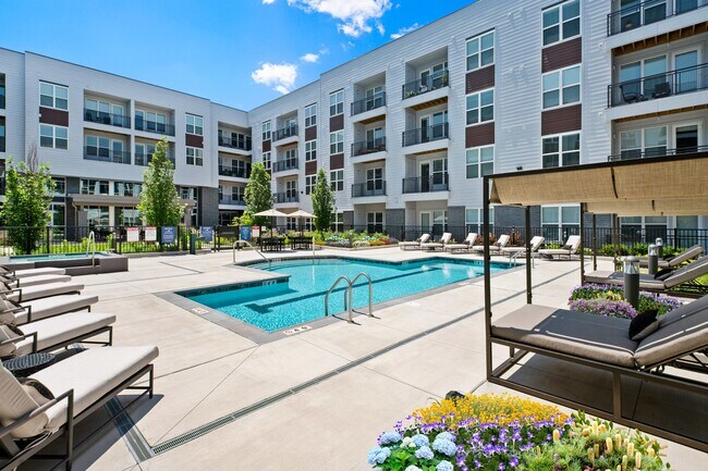 Foto del edificio - Everleigh Vernon Hills 55+ Active Adult Apartments