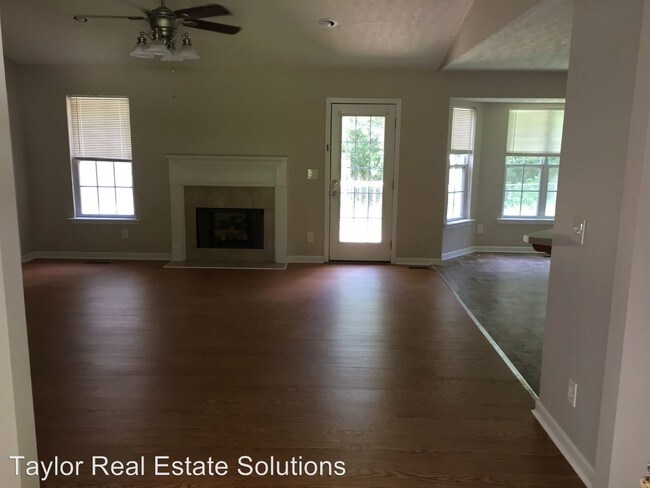 Building Photo - 3 br, 2 bath House - 1715 Louise Drive