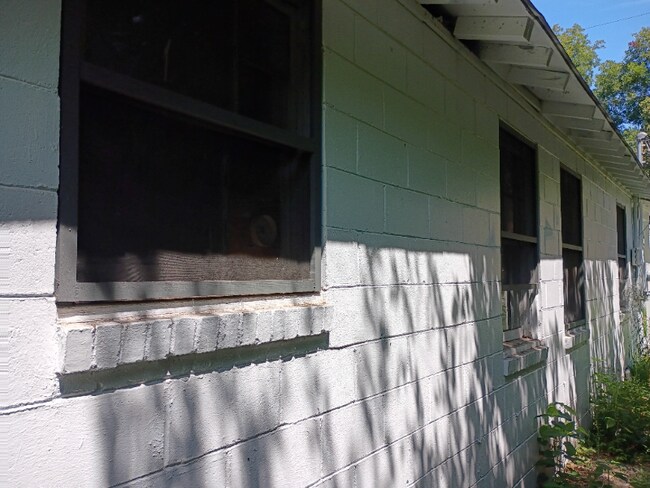 Building Photo - 1480 4th Ave
