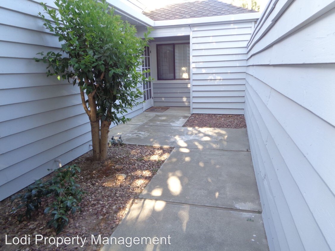 Primary Photo - 3 br, 2 bath House - 1757 CAPE COD CIRCLE