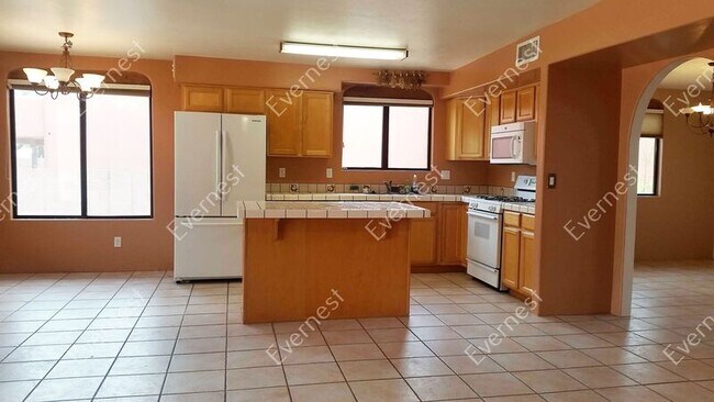 Building Photo - 9124 N Jessy Ln