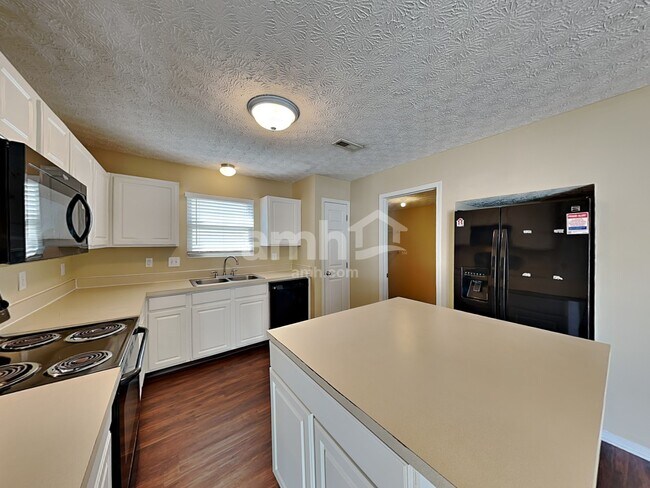 Foto del edificio - 5979 Haydens Crossing Blvd