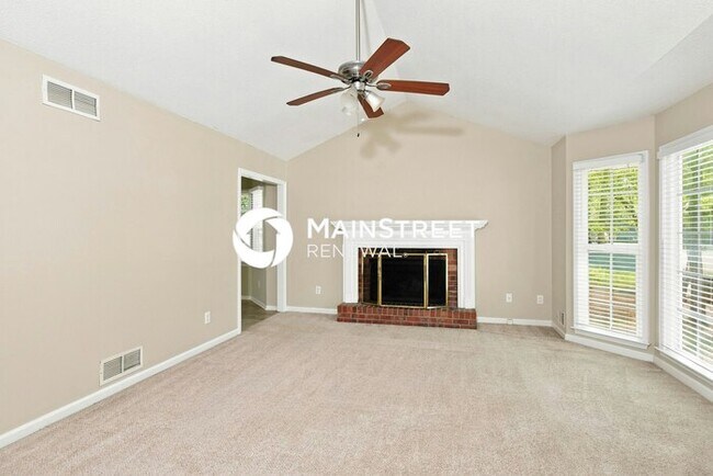 Foto del edificio - 3 Bedroom Pet-Friendly Home in Marietta, GA with Main Street Renewal