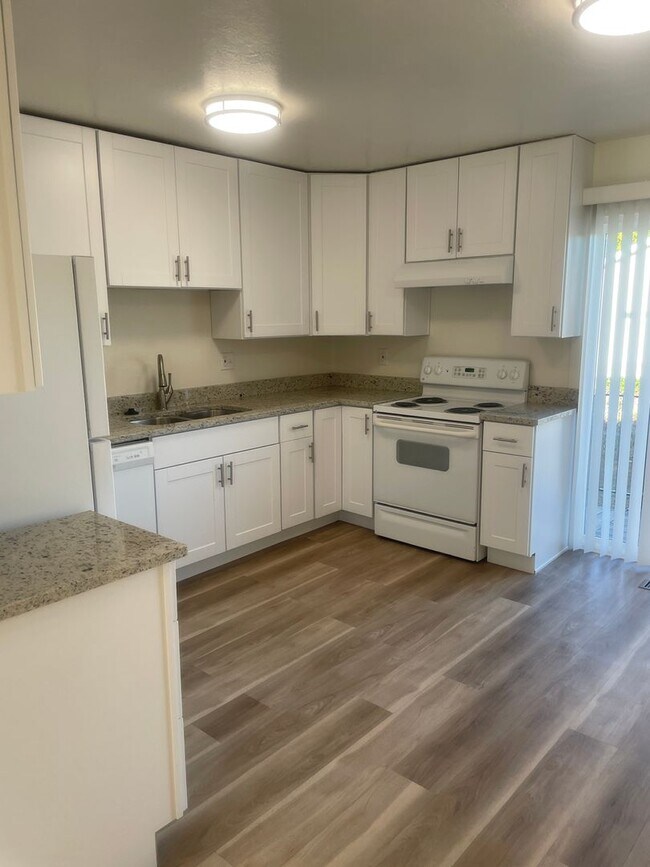 Foto del edificio - 3-Bedroom Twin Home with Private Backyard