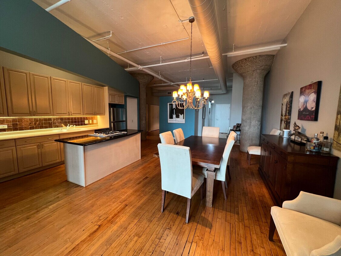 Foto principal - 728 W Jackson Blvd