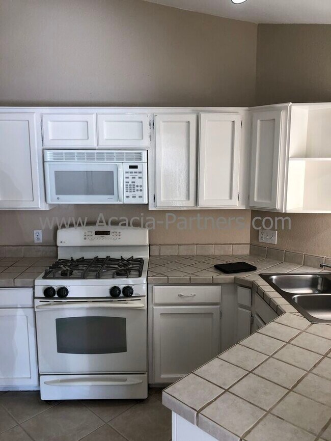 Foto del edificio - Three Bedroom/Two Bath Home