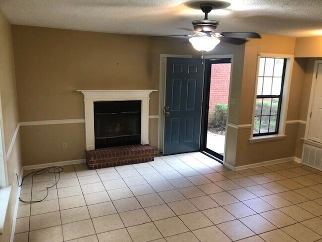 Foto del edificio - 1805 Holmes St