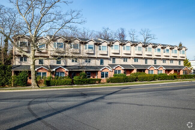 Building Photo - 391 Great Neck Rd