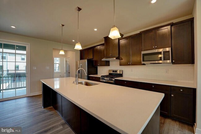 Foto del edificio - 341 E Cochran St