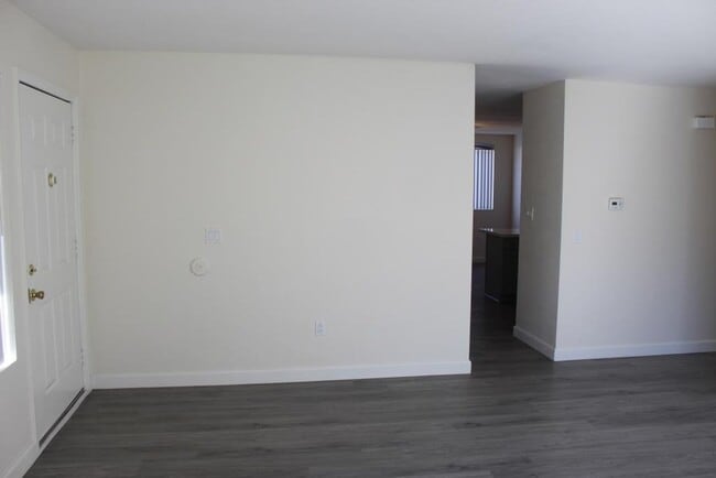 Foto del edificio - Single story 3 Br/2 Ba - Vine Street