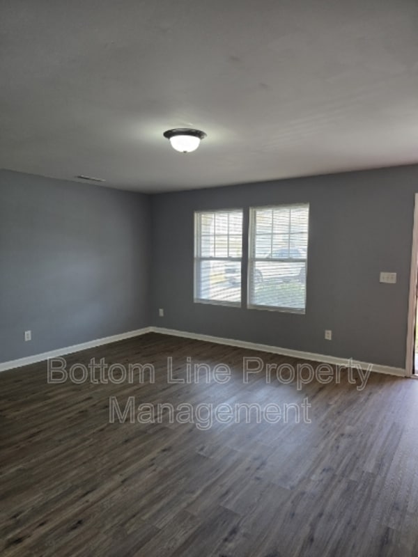 Building Photo - 912 Sherman St