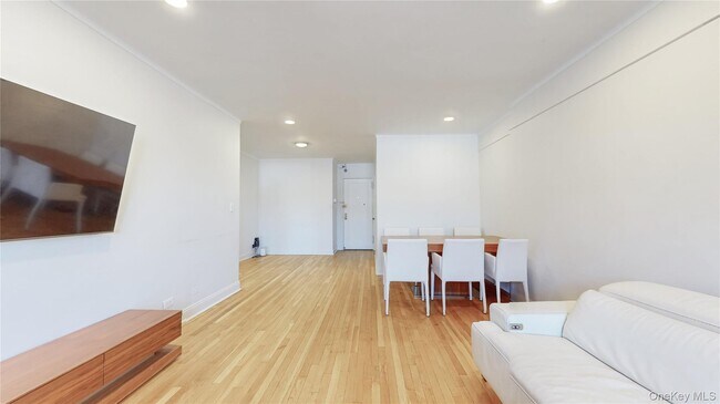 Foto del edificio - 64-11 99th St