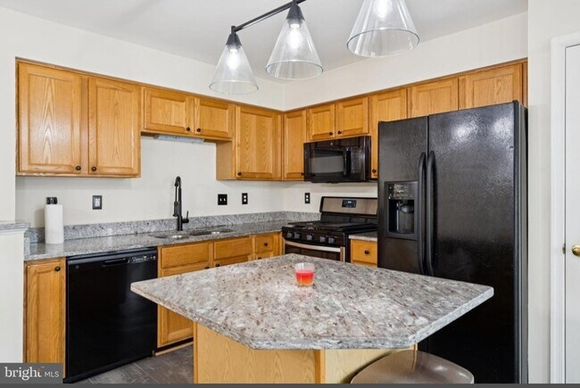 Building Photo - 12300 Sweetbriar Pl