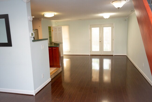 Foto del edificio - 304 Falling Ln