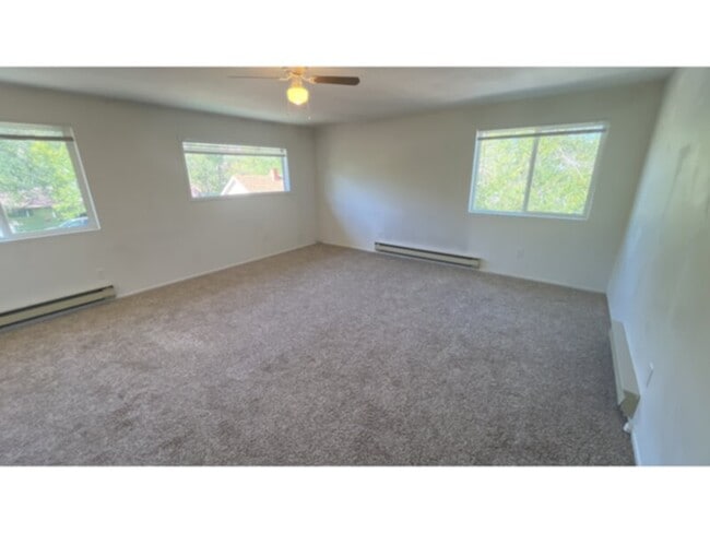 Foto del edificio - Tired of outdated rentals? This stunning two bedroom upper level duplex unit boasts a complete moder