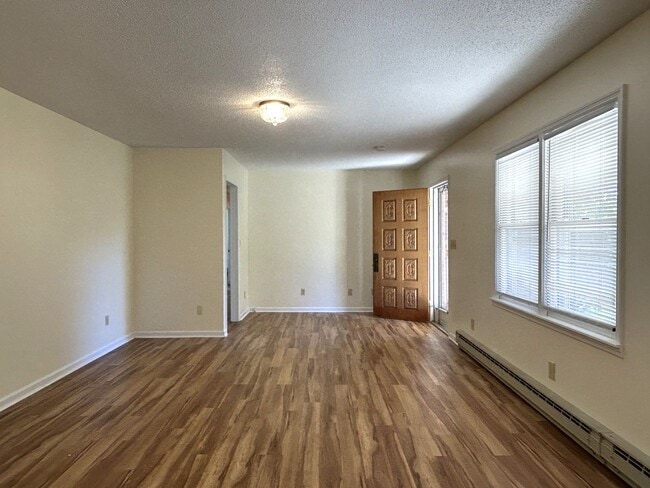 Foto del edificio - Large Brick Ranch with Finished Basement a...